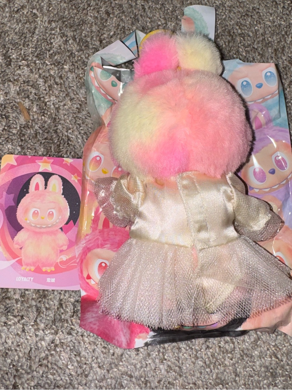 Pop Mart Labubu Big Into Energy Loyalty authentic with included outfit - Picture 2 of 3